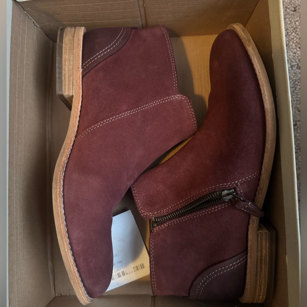 Clark’s. Size 10. Burgundy.